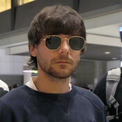 hothlover28's profile picture. glowne: @biggesthothstan