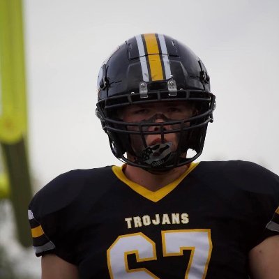 AHS 25, #67
R/LT, L/RG
6'4, 280
2x All District Offense
2x All District Academic