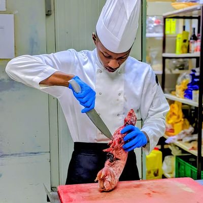 🇷🇼RWANDAN CHEF 🇷🇼 
🥗Food is my love language ❤️
💫Inspiring you to get creative in the kitchen 🍽️
😋Taste is the key to our success.🍲
🧑‍🍳 at⭐⭐⭐⭐ Hotel