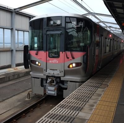 鉄道好きの岡内です。地元の鉄道は、水島臨海鉄道です。よろしくお願いします。YouTubeに動画も公開しています。チャンネル名は、300形（がた）MRT(エムアールティ)です。主に休日に撮影しに行きます。
快速サンライナーが2022.3.11で廃止、永久に不滅です🚋！
後はグルメ的な感じの写真・動画もUPしています。