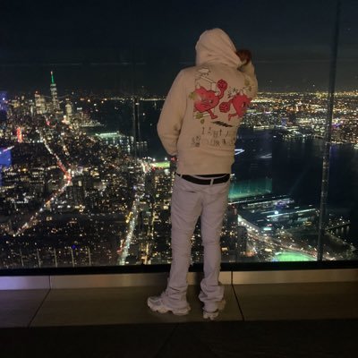 larryllc89's profile picture. 