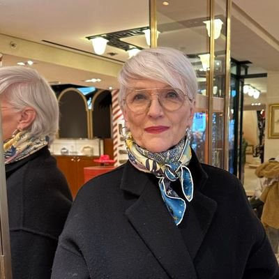 I am Maye musk .  I am the mother of Elon  Musk A founder-ceo-spaceX, Tesla🚀🚘-The boring company Co-founder-Neutralink,OpenAl de Es🔥lELo….more ⁉️⁉️