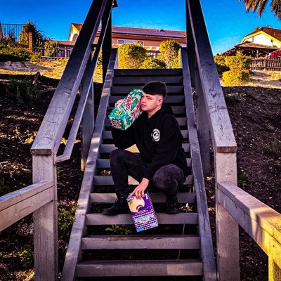 msfl_3000's profile picture. He/Him I make videos no one watches 🩷Y 🥥🌴