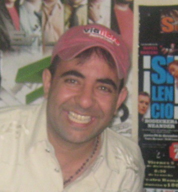Licenciado en Arte Dramático.    Actor de teatro,cine,radio y TV.             Locutor profesional . Presentador de T.V.
