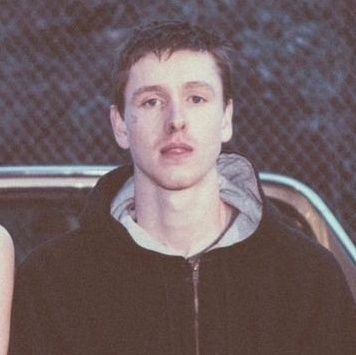 fionasemeruco's profile picture. she's actually deranged