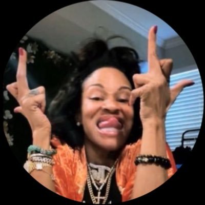 AquariuzAsh's profile picture. +1 👩‍👧