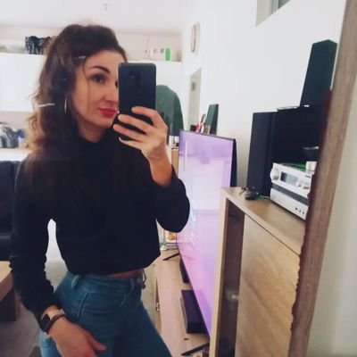 Paulina42915570's profile picture. .