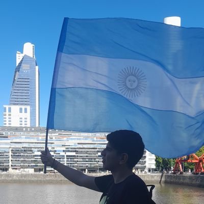 Liberal Libertario🗽🐍, estudiante Univ. Amante de la pala y el esfuerzo, digamos osea argentinidad al palo🇦🇷
del CAB🏴‍☠️💙🖤💙