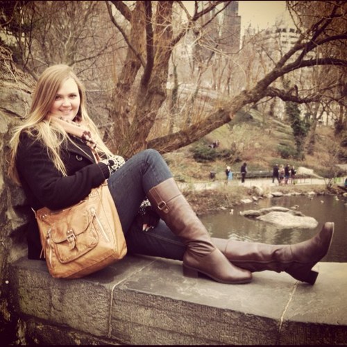 liz_holmes27's profile picture. smile :)