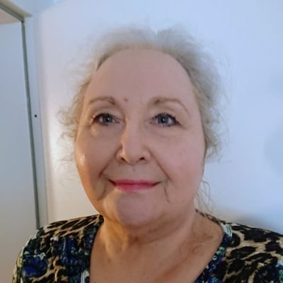glückliche Ehefrau,Mutter und Großmutter.Fibrokämpferin, Insulin abhängig und ne Menge Zipperlein.