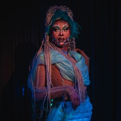 Artist

Fashion Designer

Drag Queen👑, Mona Chrome is the name.

She/They in drag, all pronouns out of drag.

Washpoppin y'all?