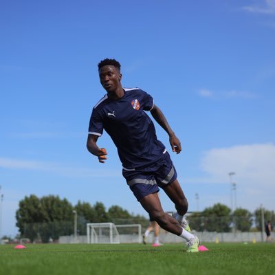 Nigerian 🇳🇬 professional football player for fc Urartu #LG Instagram: @luqmangilmore