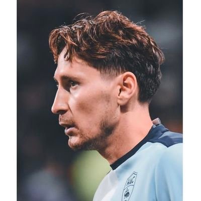 Маленькая Злючка.
Немного моралист.
СБГ до мозга костей.⚽💙
Симпатизирую Барсе.
Öбнулась по лыжной фазе. Тут фан-клуб Далера Кузяева.