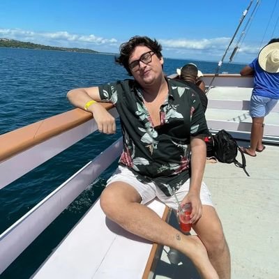 falo coisas desnecessárias e dou RT em vídeos fofinhos