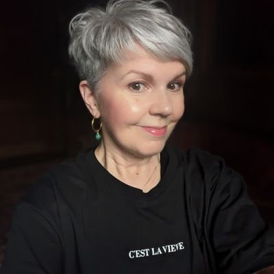 Professional Massage Therapist utterly committed to helping you move, and feel better. Interests include: cycling/skincare/menopause education.