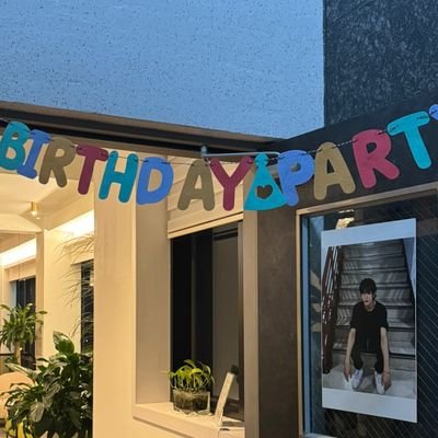 jeonju_b1rthday's profile picture. 💓 컵홀더 이벤트 💓 카페 대관 문의 언제든 받습니다 💓 덕질하는 직원 상주 중 정성으로 모십니다 💘 대관료는 없으나 소정의 예약금이 있습니다 💖 (예약금은 물품이 카페에 도착하는 즉시 돌려드립니다) * 카페 이벤트 공지들은 마음함에 있습니다 *