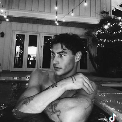 tw: gostoso pai de pet e de dois mulekinhos.