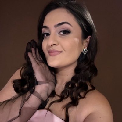 single mom / professional binary options trader. MAGA 2024