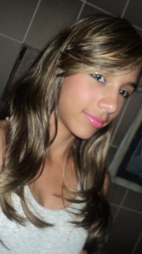 - Aquela que vive sempre arrodeada de amigos sorrindo, brincando, vivendo a vida sem tempo pra tristezas..