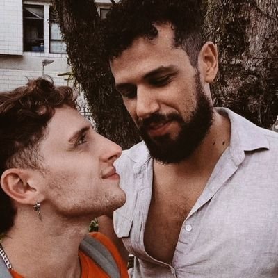 Em um mundo tão cheio de ódio, e inveja, qualquer forma de amar é valida 🥰 ✨✨✨✨