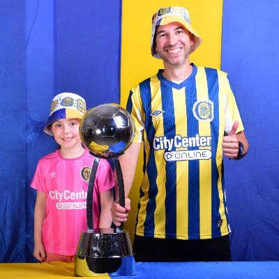 Porteño y de Rosario Central; clase media y de Perón.