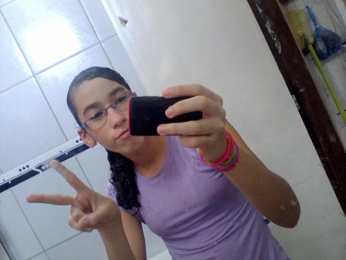13 anos, chata, abusada, insuportavel, preguiçosa, e se quiser saber mais, Siga-me ;*