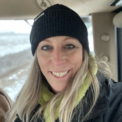Photography/Acrylic Artist 🎨 | REALTOR🏡 Pranic Healing Practitioner | Broom Rider🧹