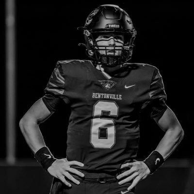 2025 6’0 175Lb Quarterback/Punter|| Bentonville (AR) High school|| 🐅Long/Triple Jumper || 479-381-9402|40:4.51(laser)|| 40 1/2 in vert. 4.00 5/10/5