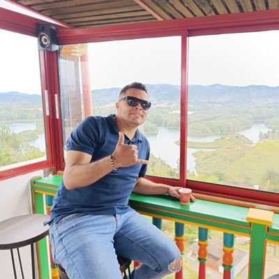 jrod9808's profile picture. Derecha - América