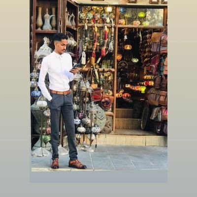 amoo0o0ry's profile picture. ولكننا مُصابون بحب هذه البلاد، نحبها وإن كانت خرابًا💛✨.  هـذي البلاد تخصنا.. بحروبها و جياعها و بصمتها المكسور في لينِ الفراغ .!  تخصنا ..!!! 💙 🇸🇩