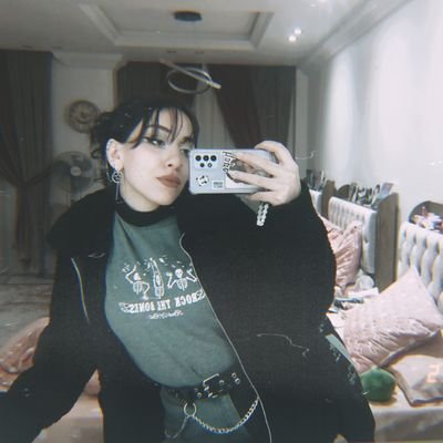 blackberrywaves's profile picture. i'm half of everything i hate, and half of anything i create.