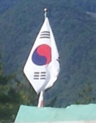 yubchan's profile picture. ^^50대의 가장이고 한 직장에서 일만알고 죽어라!청춘을 보낸사람. 상식과 원칙을 존중하는자.자녀.둘을 둔 가장 .^^