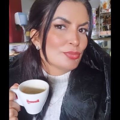 Sou alguem com o coração puro,tranquila pacifica e prestativa Lara e Brayan meus presentes de Deus.
Instagram sandrinhapires_lb
Snap sandrinhalb