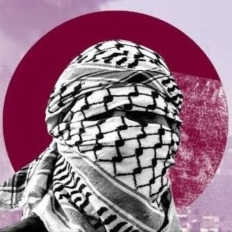 انا في الهوى مثل الغصون يهزني
***
جو النسيم بذكركم حين اقترب
واسطر الابيات في حبي لكم
***
وأكون كالأعشى اذا الأعشى طرب.
