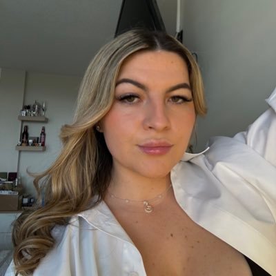 megwebster_x's profile picture. ✌🏻