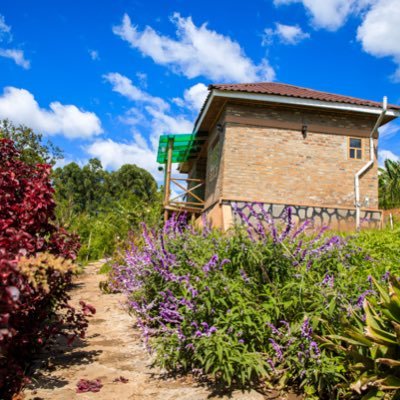 Located 2.3km from Fort Portal on Kasese road , we have eco friendly cottages,Bar & Restaurant,Gardens & Campsite