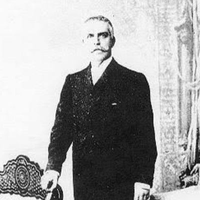 VViczega's profile picture. Sector construcción. Pensamiento liberal con responsabilidad social. Escéptico de la política peruana.