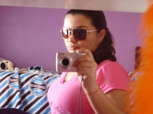 Seja doida. Seja fofa. Seja chata. Seja sedutora. Seja divertida. Seja retardada. Seja amiga. Seja qualquer coisa, o importante é ser você.
Me segue?