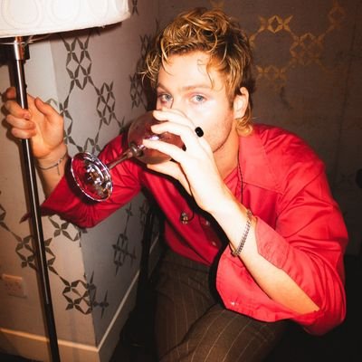 Itsaliiis's profile picture. here's to the fools who dream 🌌