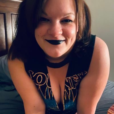 The_SarahSmile's profile picture. NSFW 🔞Curvy Goth Lifestyle HotWife to my blue collar beta hubby! |Content Creator| 🖤Bi🖤 😈Switch😈 🗝️Key Holder 🗝️ Tips get my attention! CA:$QueenSarah931
