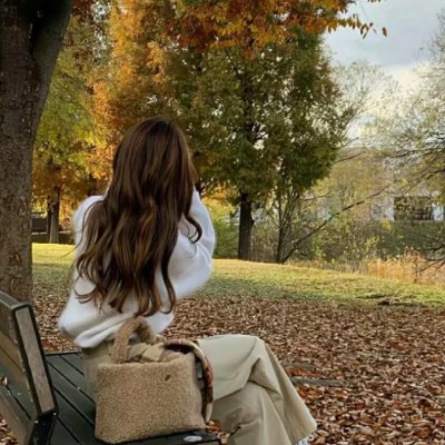 I feel a little confused about the direction of my relationship, but I still believe that the right person will appear at the right time.