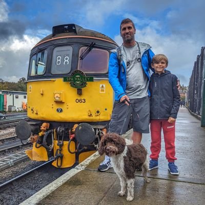 Russ (Dad), Joel & Trains. Expect Tweets, Photos and videos of our real + model railway adventures......and maybe some trucks too
