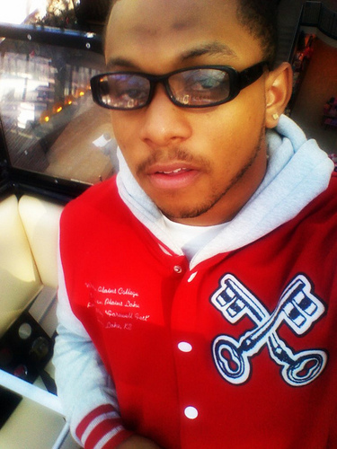 HighYellaNigga's profile picture. I ENjoy Long Walks On The Beach & Good Conversation! :p