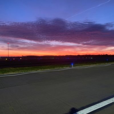 Ruhinaaa_'s profile picture. 