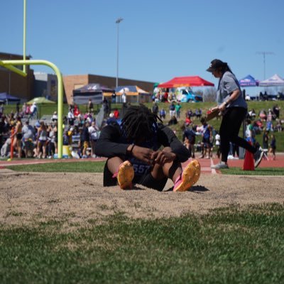 5’11/All State/2x All American Long jumper⭐️-6.95m=22.10ft/RHS/COF 24’//22.59-200m/Contact: abmboogie679@gmail.com or 816-721-6663/NCAA ID# 2302775738