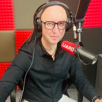 a_ryczkowski's profile picture. I Tweet, Therefore I Am