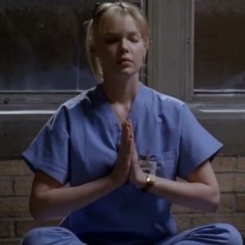 studyrenee's profile picture. alexa toca this is me trying da taylor swift