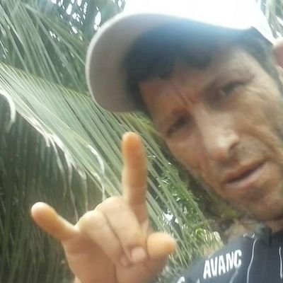 Alessandro,tenho 46anos, sou do signo de touro, tenho 1,68 d altura, peso 64 kg, olhos e cabelos castanhos  ,morro na minha cidade Natal Ivaipora PR...