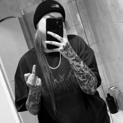 inked up alt goddess waitin’ for the next slave to empty his wallet for me ⛓️🗝️ https://t.co/DAxbOUcszm £25 tribute fee £100 unblock fee (No Nudes)
