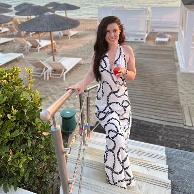 MarinaE16083's profile picture. 